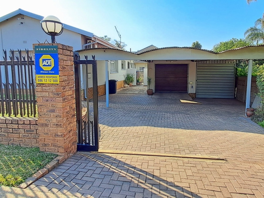 3 Bedroom Property for Sale in Mountain View Gauteng