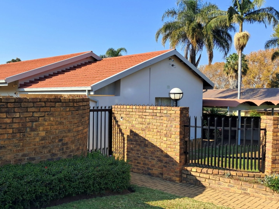 3 Bedroom Property for Sale in Mountain View Gauteng