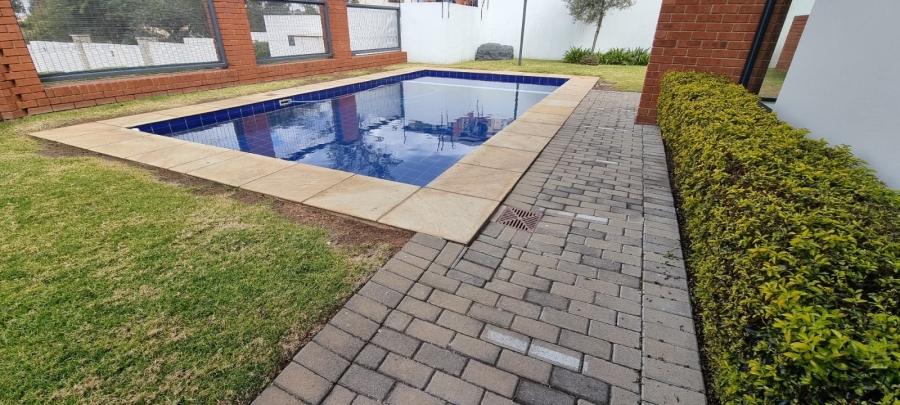 2 Bedroom Property for Sale in Oakdene Gauteng