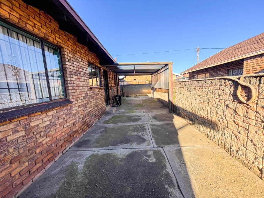 3 Bedroom Property for Sale in Kagiso Gauteng