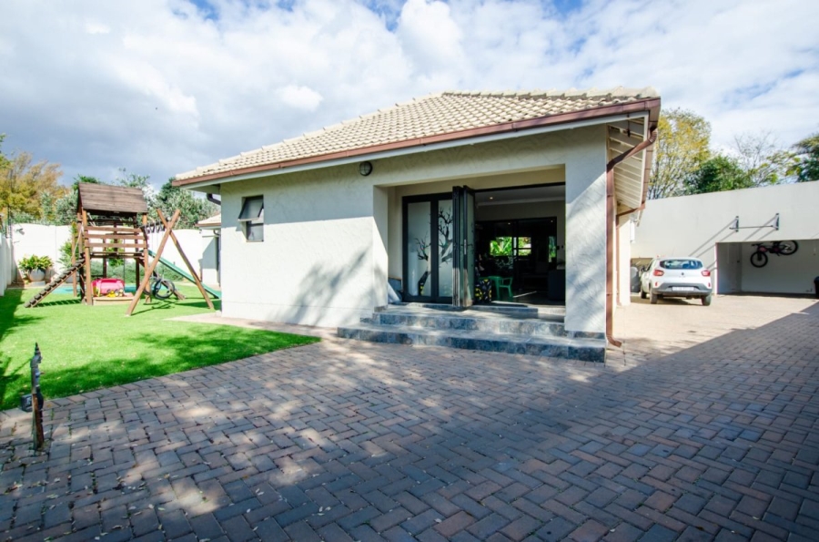 4 Bedroom Property for Sale in Buurendal Gauteng