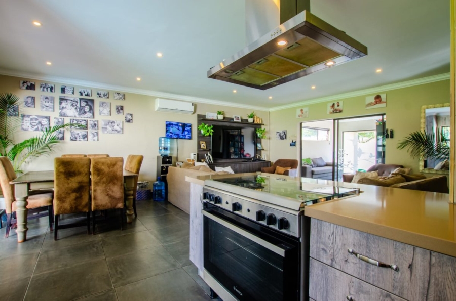 4 Bedroom Property for Sale in Buurendal Gauteng