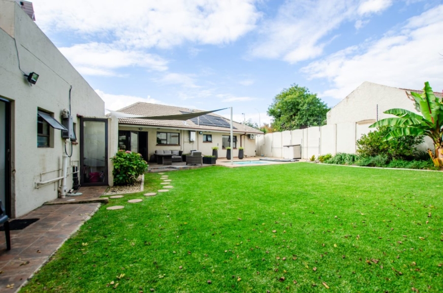 4 Bedroom Property for Sale in Buurendal Gauteng