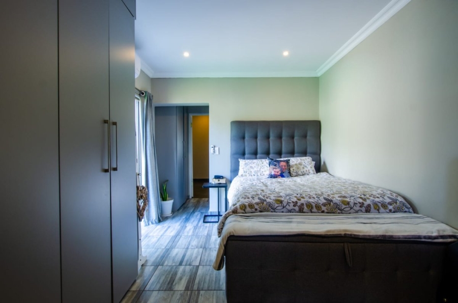 4 Bedroom Property for Sale in Buurendal Gauteng