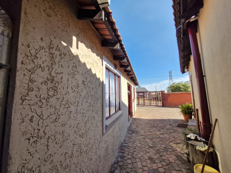 To Let 1 Bedroom Property for Rent in Daveyton Gauteng