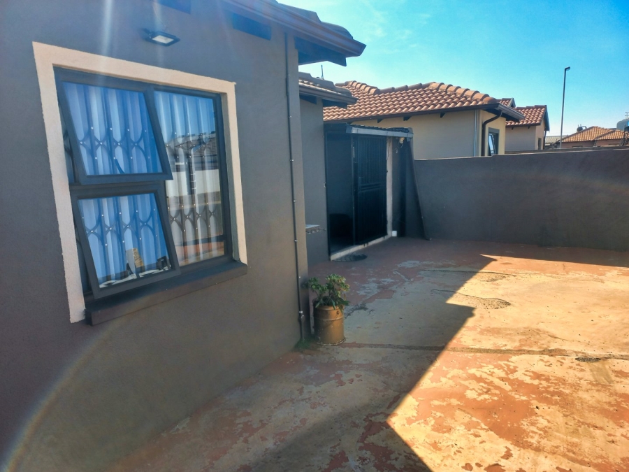 3 Bedroom Property for Sale in Windmill Park Gauteng