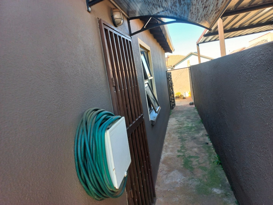 3 Bedroom Property for Sale in Windmill Park Gauteng