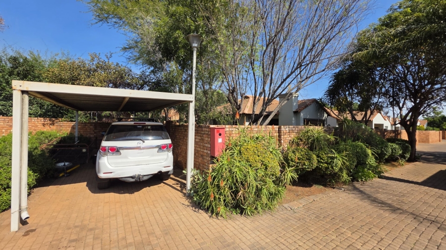 2 Bedroom Property for Sale in Montana Tuine Gauteng