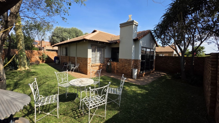2 Bedroom Property for Sale in Montana Tuine Gauteng