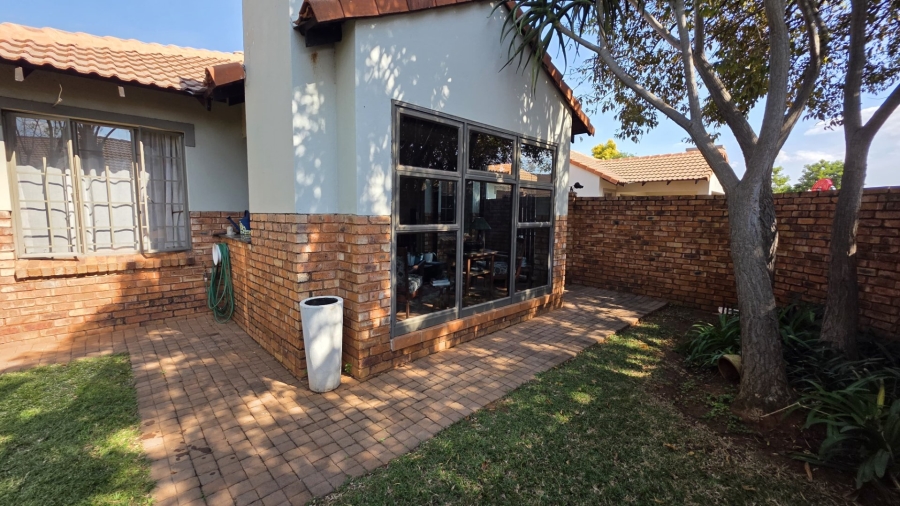 2 Bedroom Property for Sale in Montana Tuine Gauteng