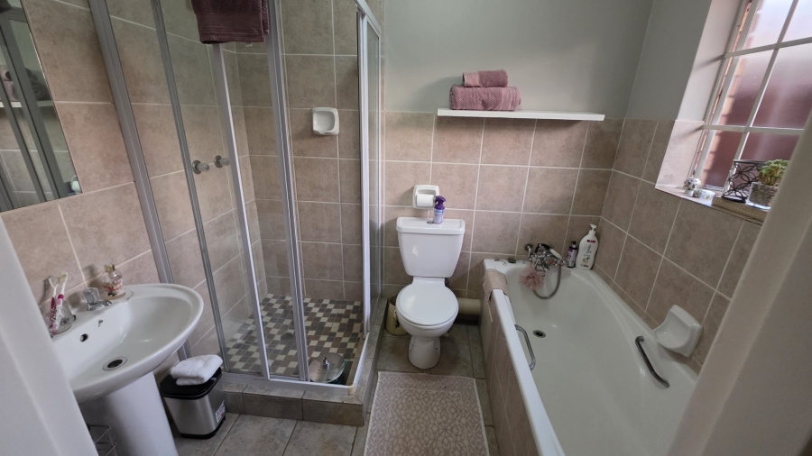 3 Bedroom Property for Sale in Magalieskruin Gauteng