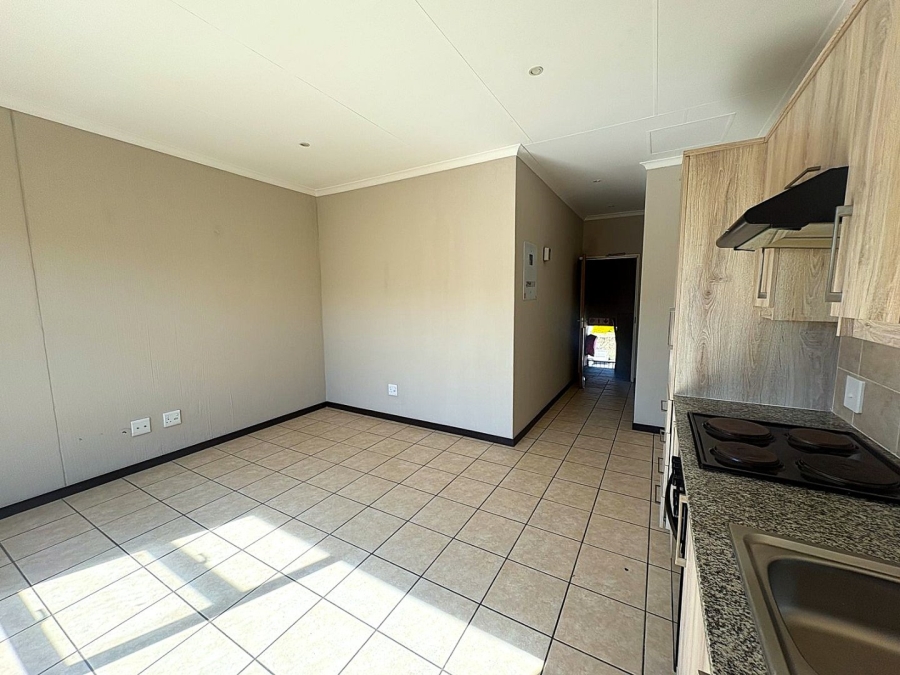 1 Bedroom Property for Sale in Wilgeheuwel Gauteng