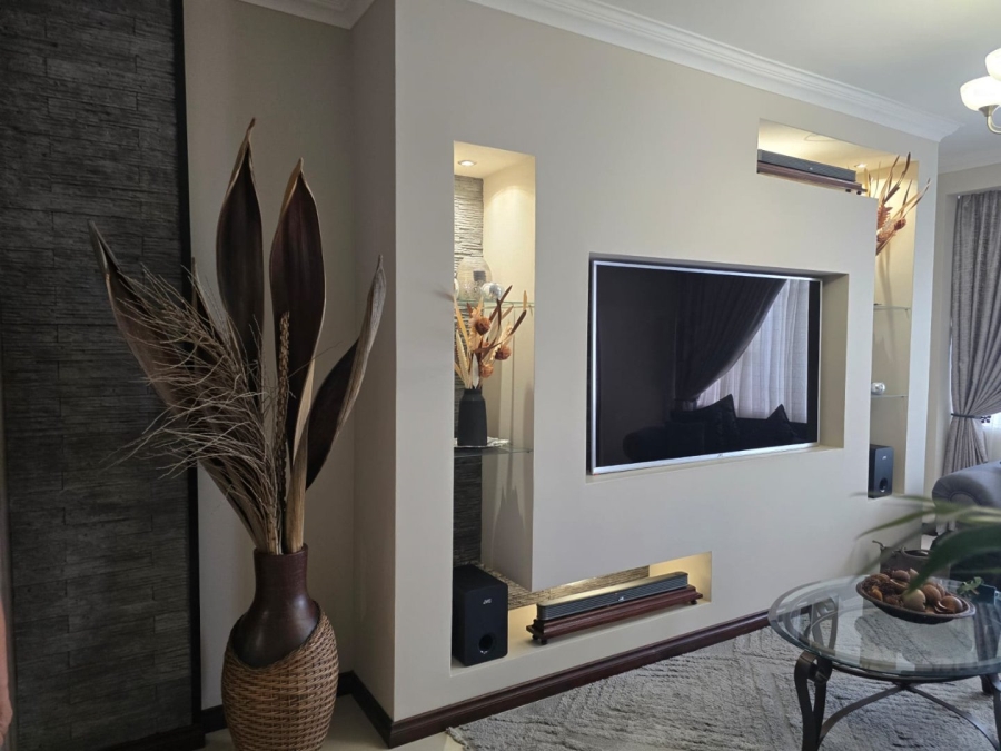 To Let 2 Bedroom Property for Rent in Symhurst Gauteng