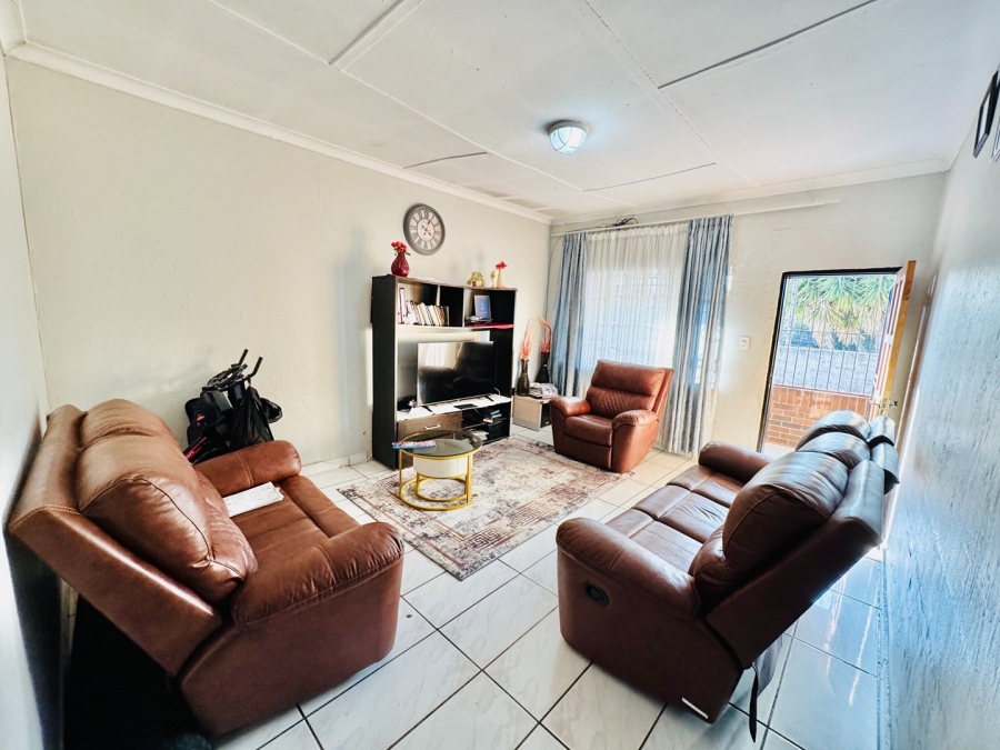 2 Bedroom Property for Sale in Bezuidenhout Valley Gauteng