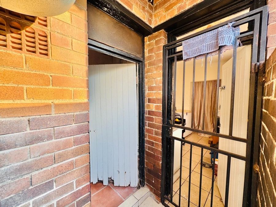 2 Bedroom Property for Sale in Bezuidenhout Valley Gauteng