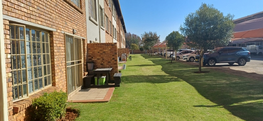2 Bedroom Property for Sale in Hughes Gauteng