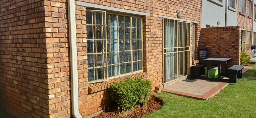 2 Bedroom Property for Sale in Hughes Gauteng