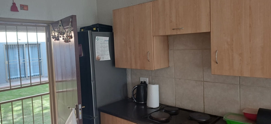 2 Bedroom Property for Sale in Hughes Gauteng