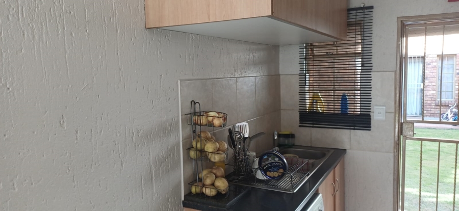 2 Bedroom Property for Sale in Hughes Gauteng