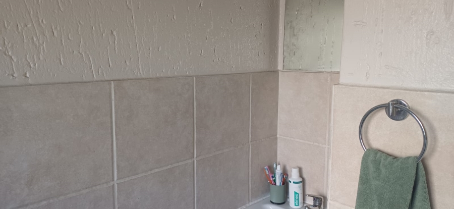 2 Bedroom Property for Sale in Hughes Gauteng