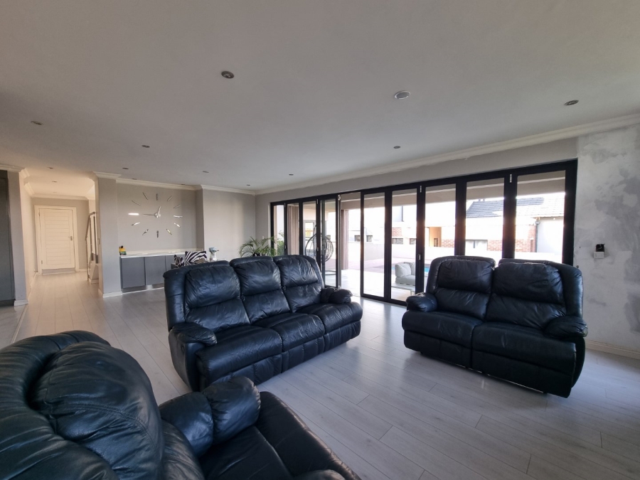 4 Bedroom Property for Sale in Copperleaf Estate Gauteng