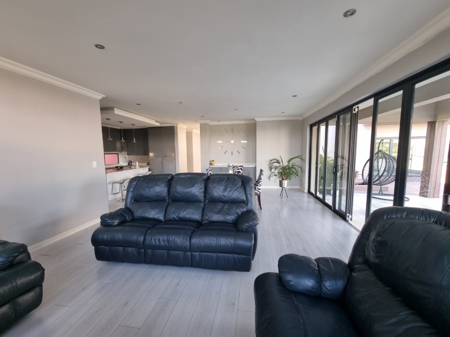 4 Bedroom Property for Sale in Copperleaf Estate Gauteng