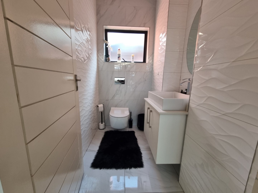 4 Bedroom Property for Sale in Copperleaf Estate Gauteng