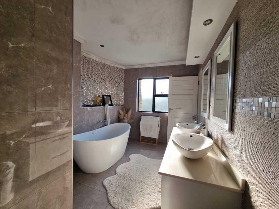 4 Bedroom Property for Sale in Copperleaf Estate Gauteng