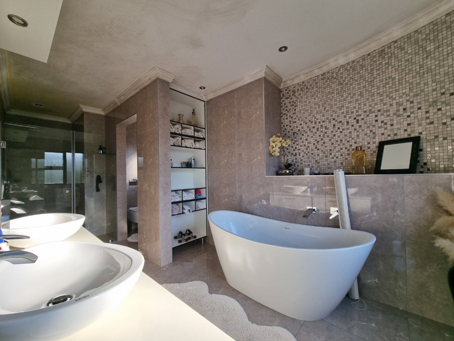 4 Bedroom Property for Sale in Copperleaf Estate Gauteng