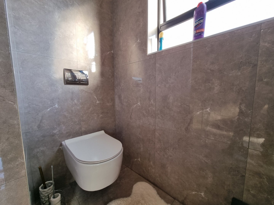 4 Bedroom Property for Sale in Copperleaf Estate Gauteng