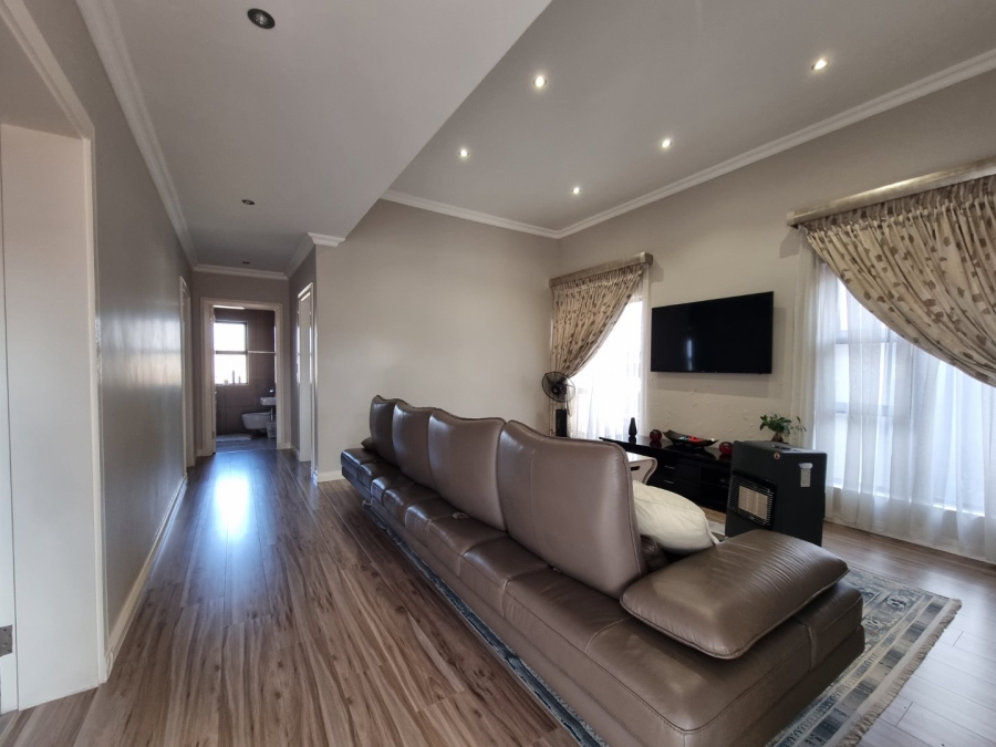 4 Bedroom Property for Sale in Copperleaf Estate Gauteng