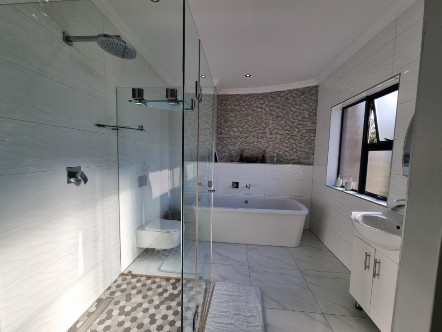 4 Bedroom Property for Sale in Copperleaf Estate Gauteng