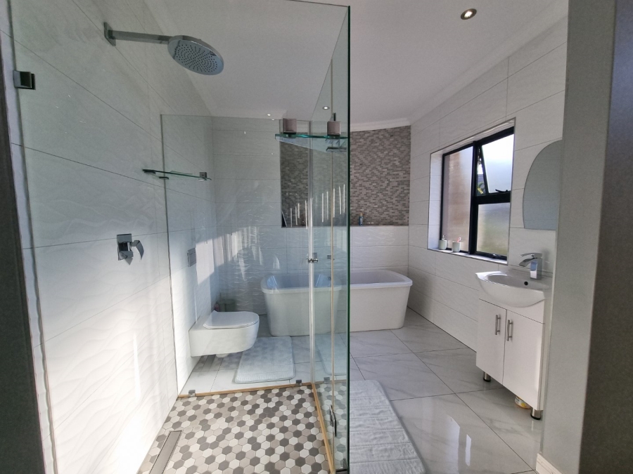 4 Bedroom Property for Sale in Copperleaf Estate Gauteng