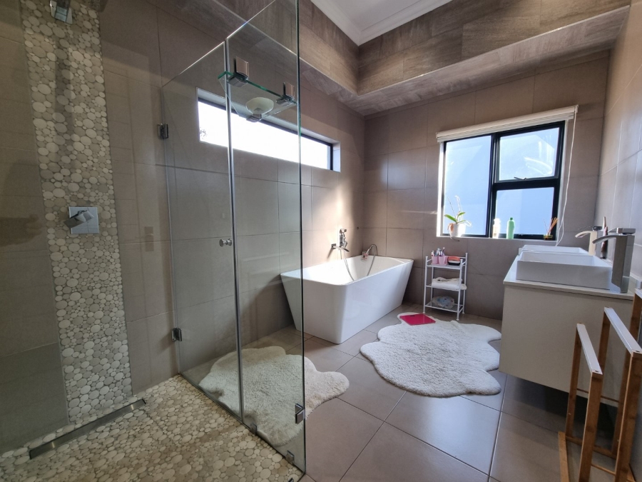 4 Bedroom Property for Sale in Copperleaf Estate Gauteng