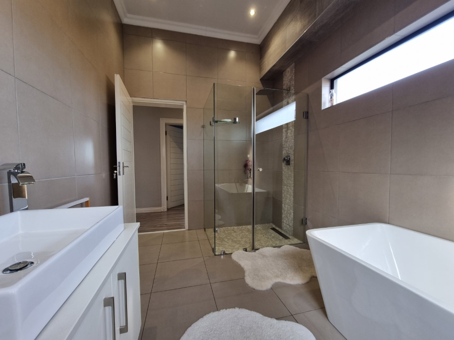 4 Bedroom Property for Sale in Copperleaf Estate Gauteng