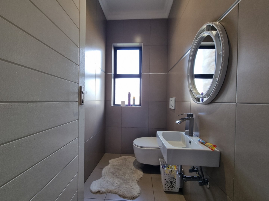 4 Bedroom Property for Sale in Copperleaf Estate Gauteng