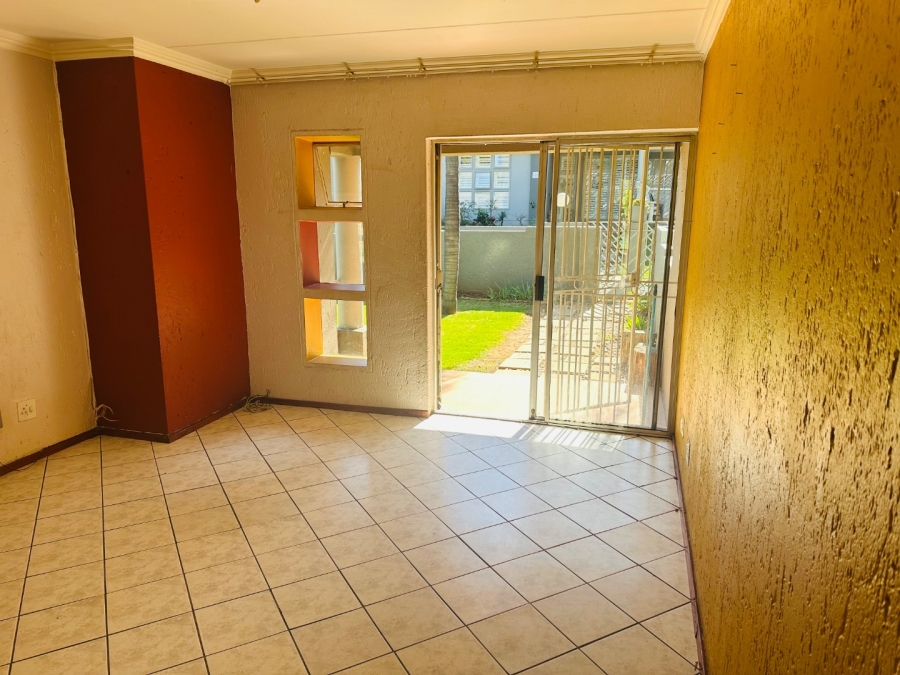 2 Bedroom Property for Sale in Mulbarton Gauteng
