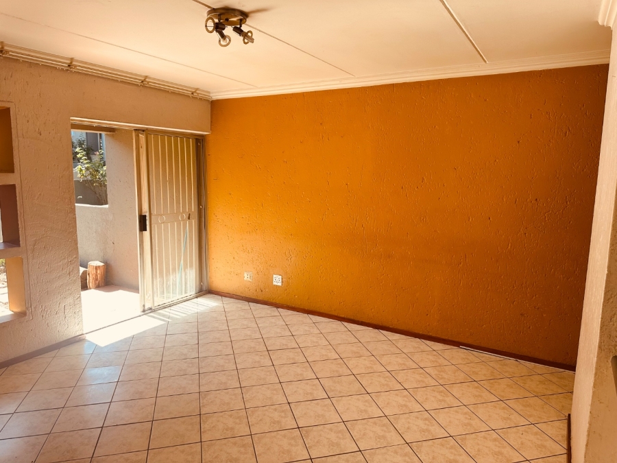 2 Bedroom Property for Sale in Mulbarton Gauteng