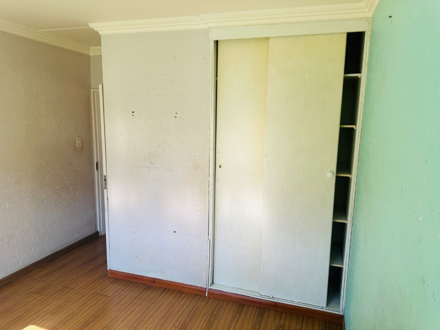 2 Bedroom Property for Sale in Mulbarton Gauteng