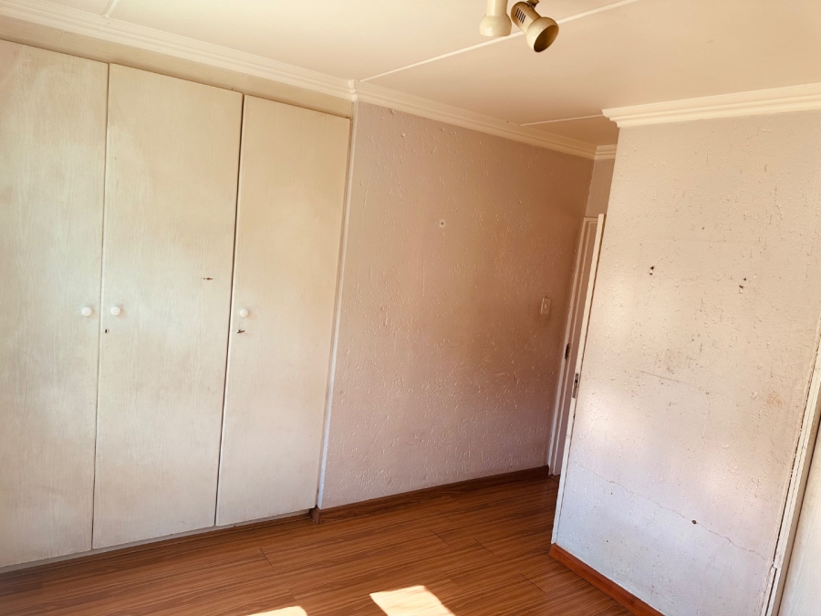 2 Bedroom Property for Sale in Mulbarton Gauteng