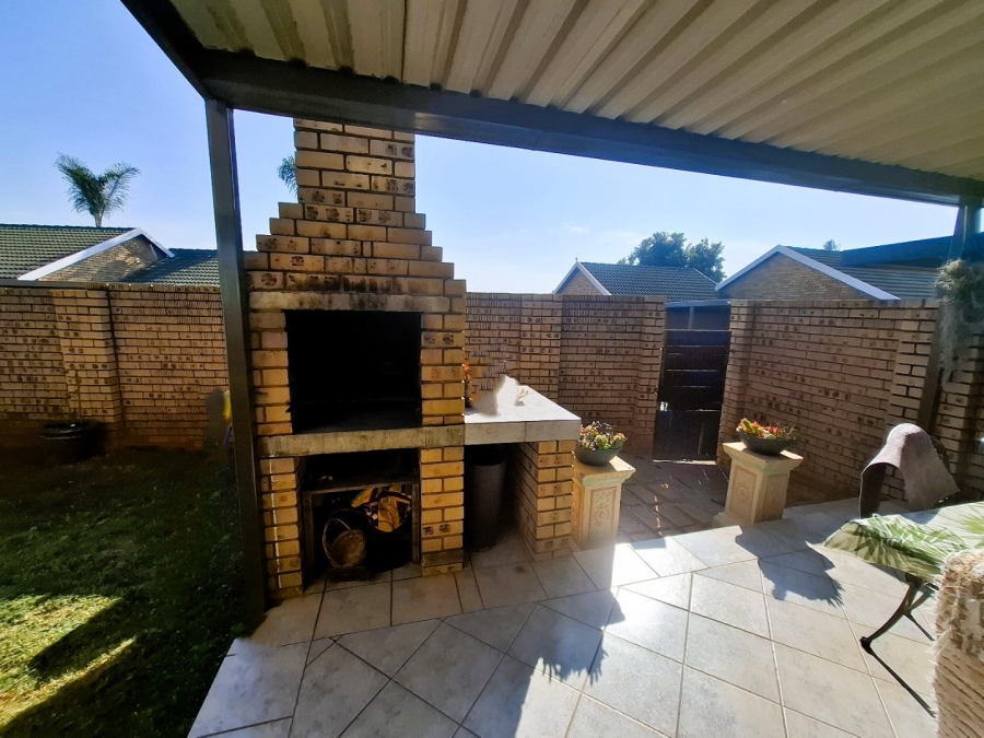 3 Bedroom Property for Sale in Equestria Gauteng