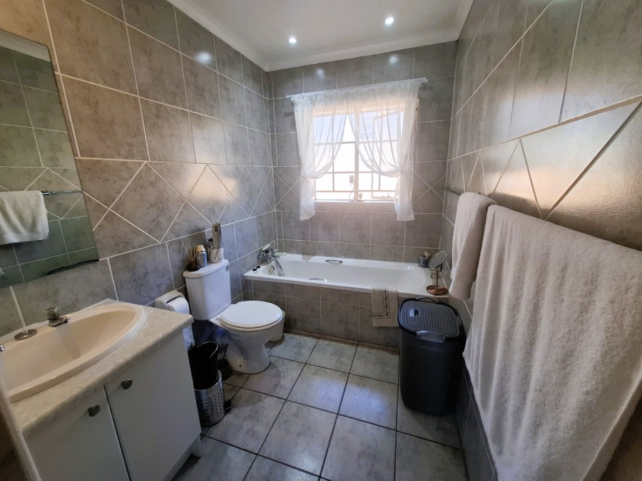 3 Bedroom Property for Sale in Equestria Gauteng