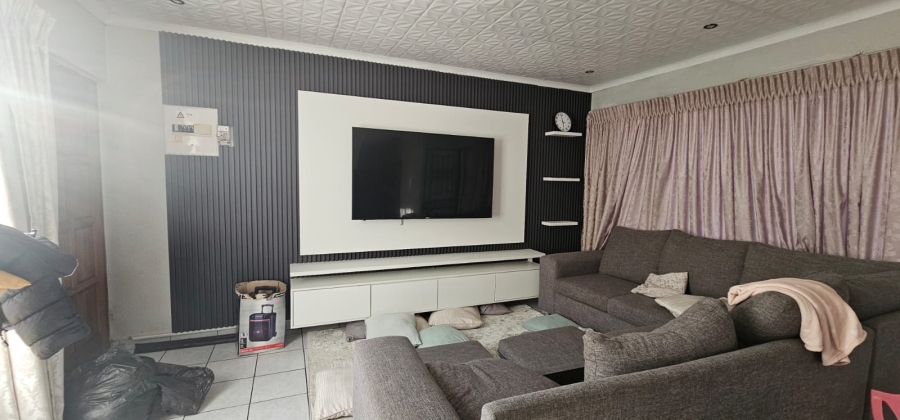 To Let 3 Bedroom Property for Rent in Country View Gauteng