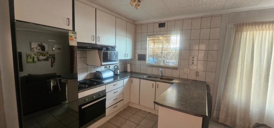 To Let 3 Bedroom Property for Rent in Country View Gauteng