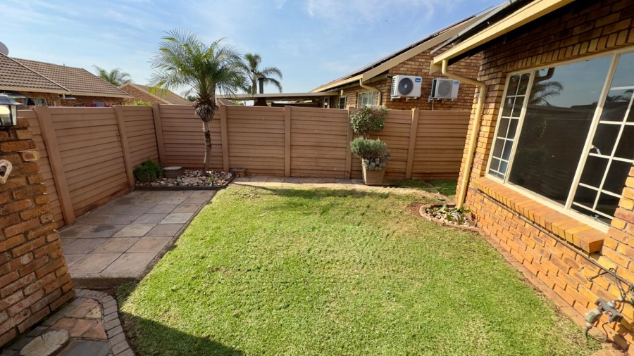 To Let 2 Bedroom Property for Rent in Rooihuiskraal North Gauteng