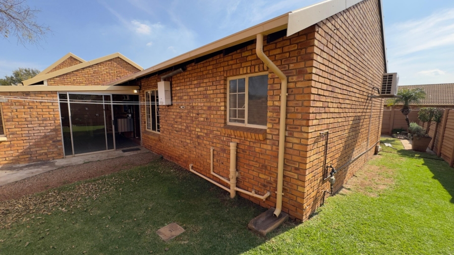 To Let 2 Bedroom Property for Rent in Rooihuiskraal North Gauteng