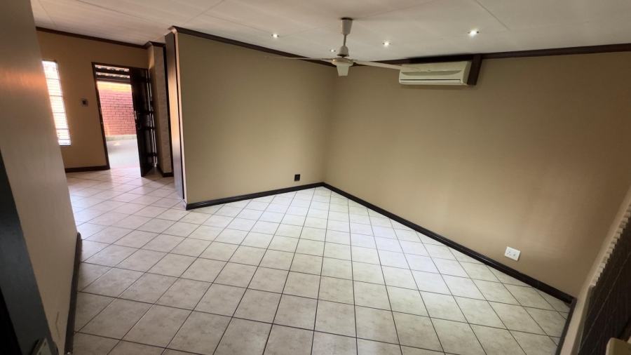 To Let 2 Bedroom Property for Rent in Rooihuiskraal North Gauteng