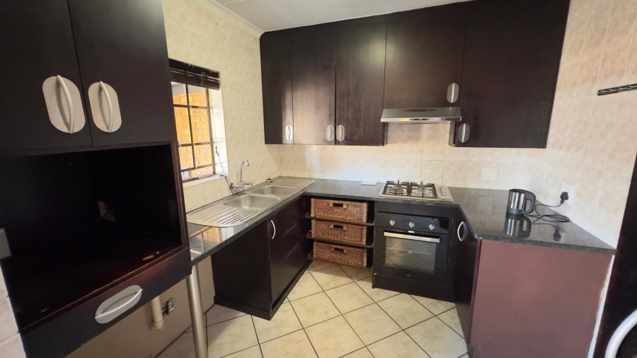 To Let 2 Bedroom Property for Rent in Rooihuiskraal North Gauteng