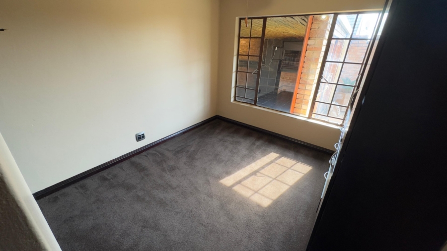To Let 2 Bedroom Property for Rent in Rooihuiskraal North Gauteng