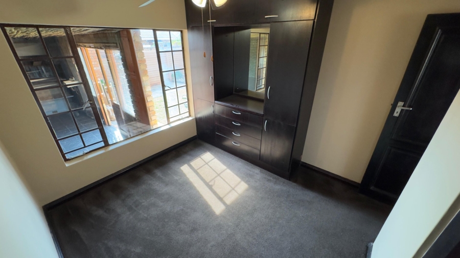 To Let 2 Bedroom Property for Rent in Rooihuiskraal North Gauteng